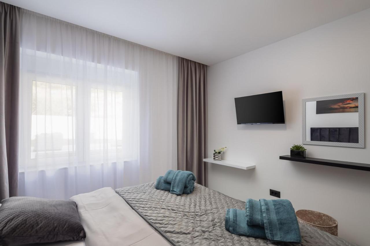Luxury Apartment Lorena - Private Heated Pool - Jesenice  Esterno foto