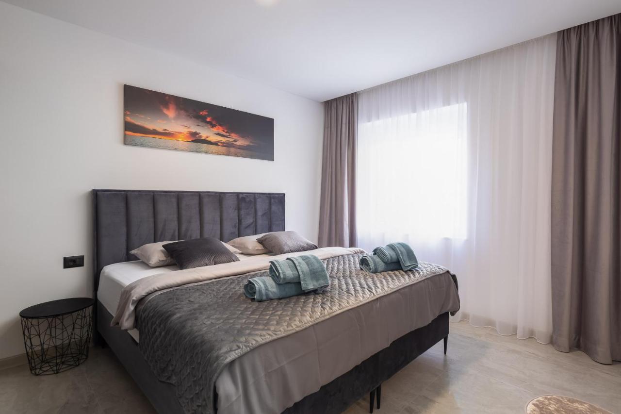 Luxury Apartment Lorena - Private Heated Pool - Jesenice  Esterno foto