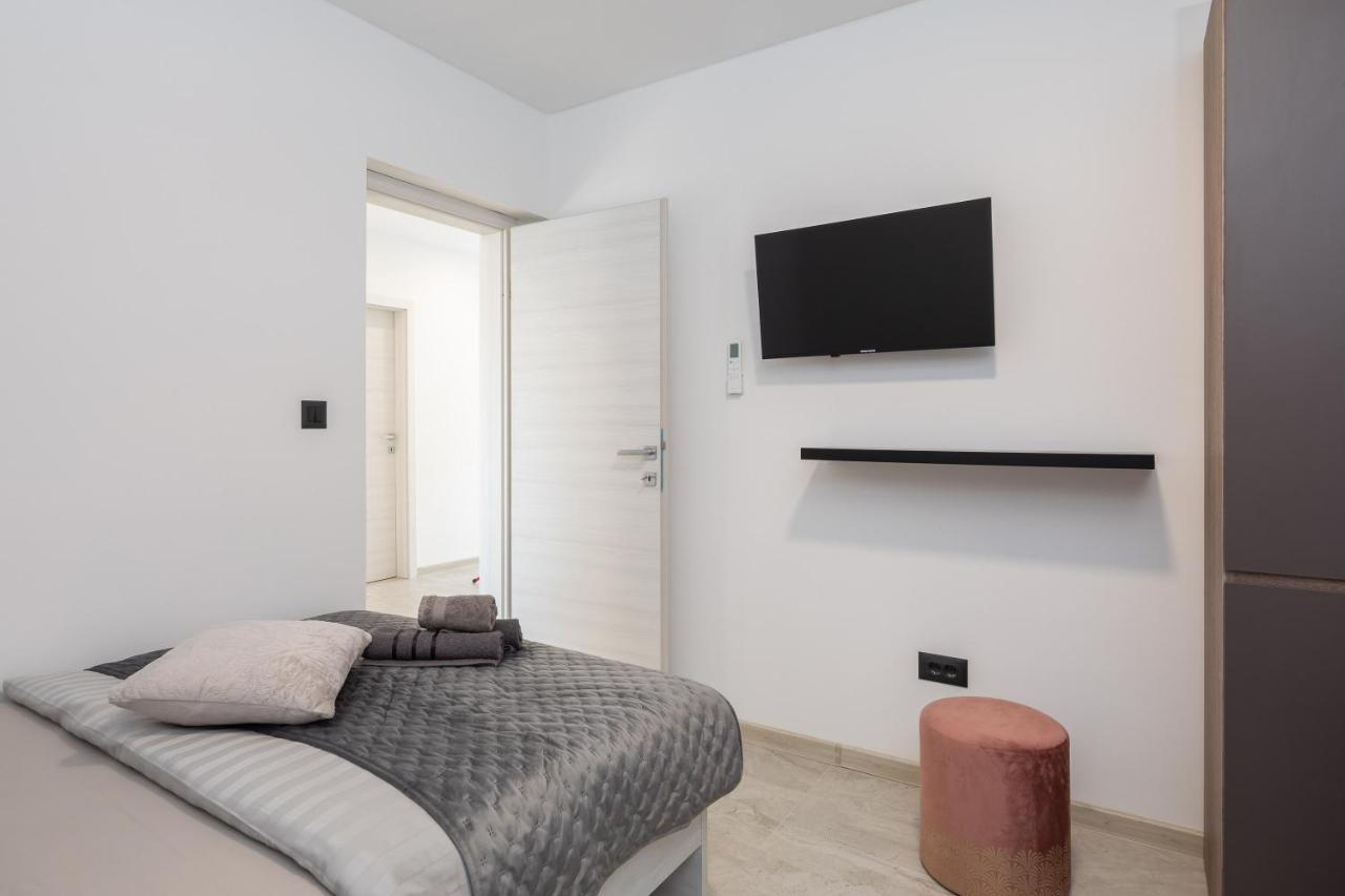 Luxury Apartment Lorena - Private Heated Pool - Jesenice  Esterno foto