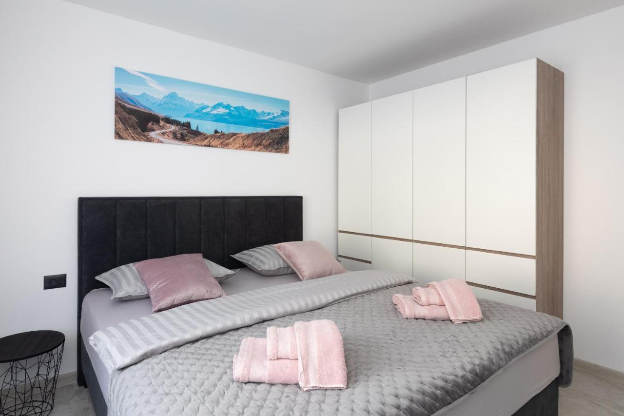 Luxury Apartment Lorena - Private Heated Pool - Jesenice  Esterno foto