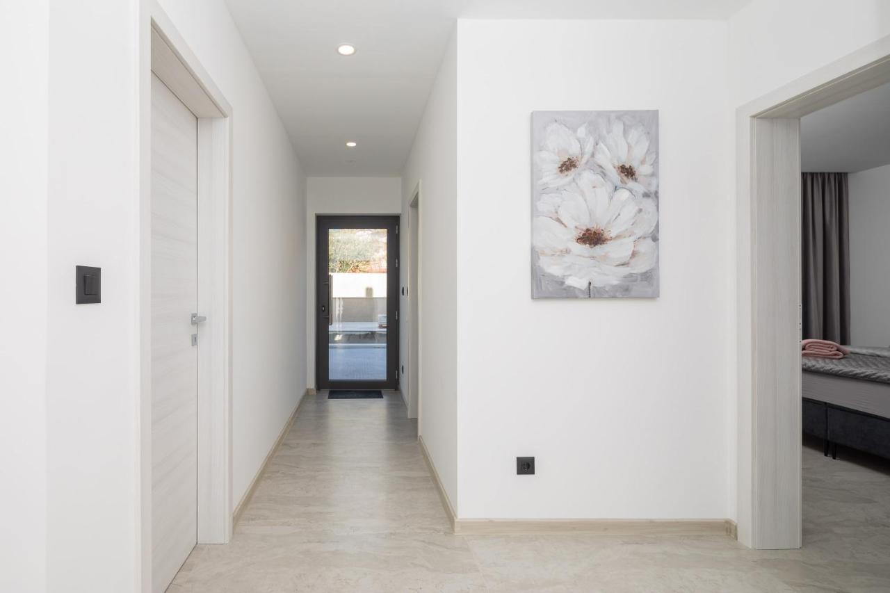 Luxury Apartment Lorena - Private Heated Pool - Jesenice  Esterno foto