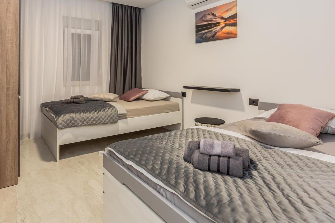 Luxury Apartment Lorena - Private Heated Pool - Jesenice  Esterno foto