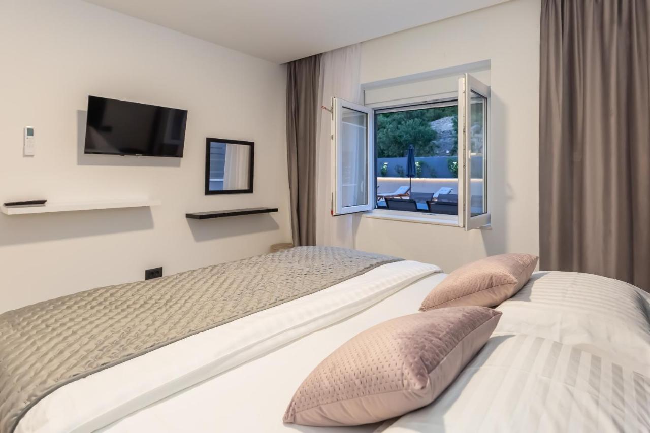 Luxury Apartment Lorena - Private Heated Pool - Jesenice  Esterno foto